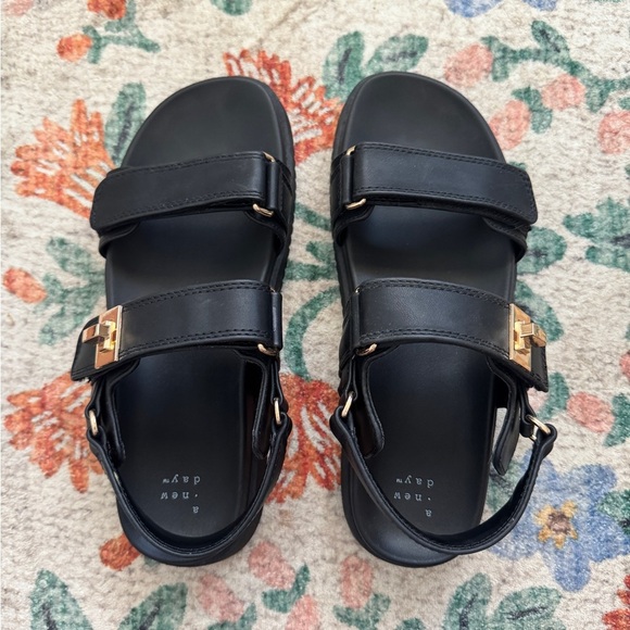 A New Day Jonie Footbed Sandals - Picture 2 of 6